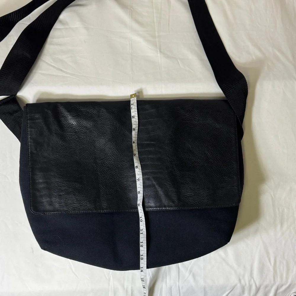 Attitude Black Leather &‎ Canvas Messenger Bag Crossbody Adjustable Strap